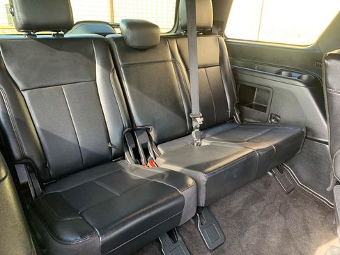 Used 2020 Ford Expedition XLT w/ Equipment Group 202A RWD image 18
