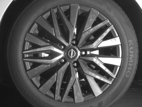 Used 2025 Nissan Altima 2.5 SV FWD image 12