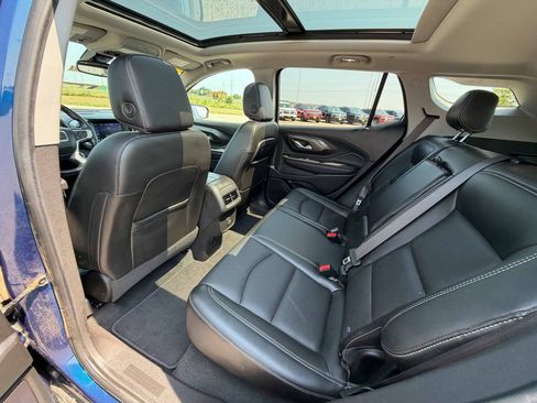 Used 2022 GMC Terrain SLT w/ Infotainment Package II AWD/4WD image 18