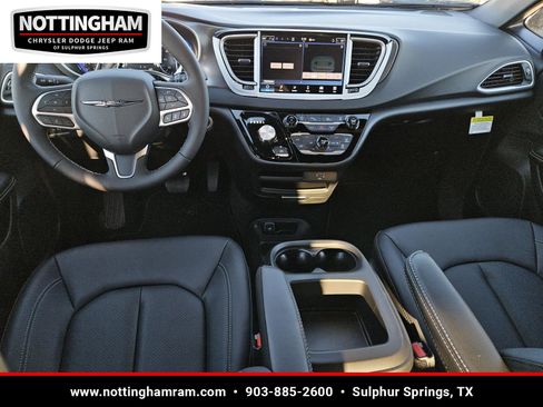 New 2026 Chrysler Voyager LX image 8