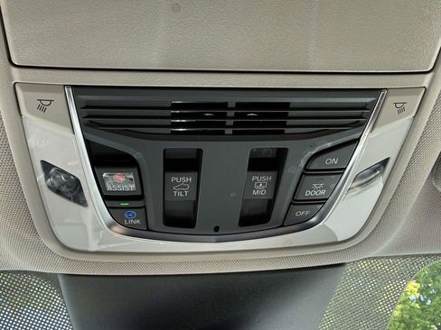 Used 2024 Acura MDX SH-AWD w/ Advance Package image 29