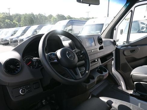 Used 2024 Mercedes-Benz Sprinter 2500 image 18