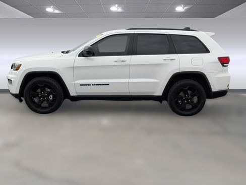 Used 2019 Jeep Grand Cherokee Laredo image 2