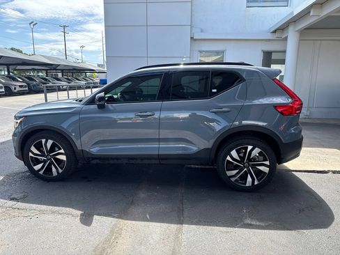 Used 2023 Volvo XC40 B5 Plus w/ Climate Package AWD/4WD image 8