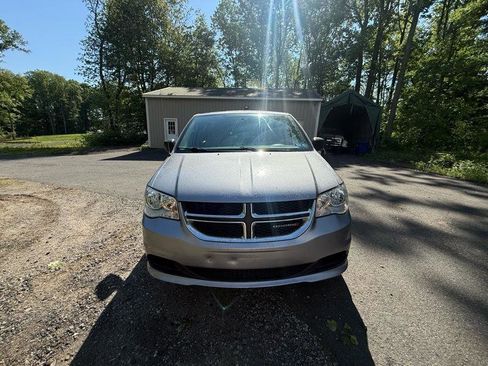 Used 2015 Dodge Grand Caravan SE w/ Quick Order Package 29E SE FWD image 2