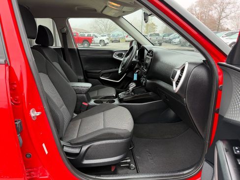Used 2022 Kia Soul LX image 13