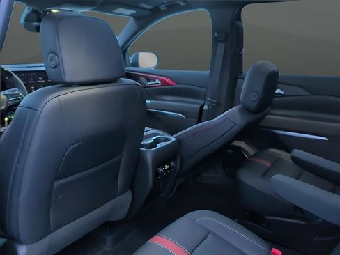 Certified 2025 Chevrolet Traverse RS w/ LPO, Floor Liner Package image 22