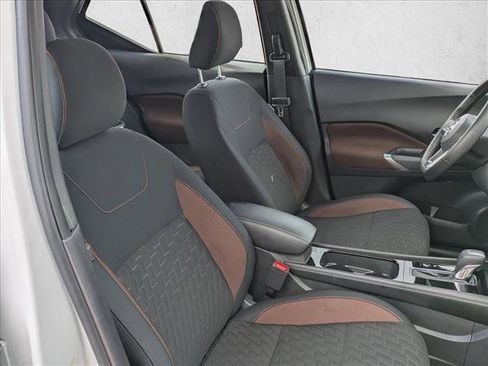 Used 2023 Nissan Kicks SR w/ Interior Electronics Package FWD image 18