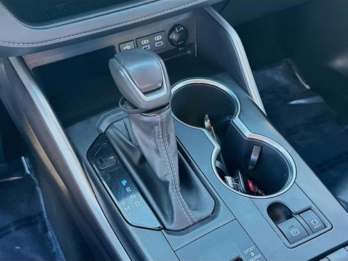 Used 2022 Toyota Highlander XLE image 15