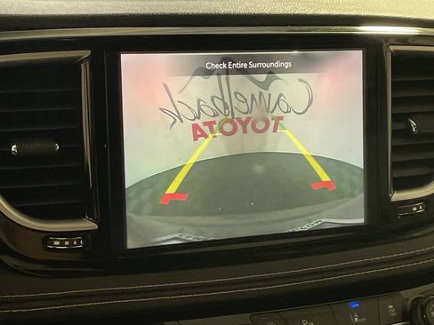 Used 2023 Chrysler Pacifica Limited image 17