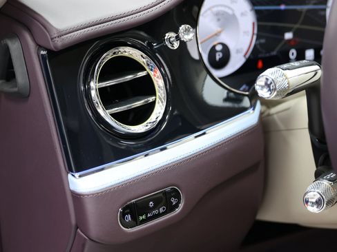 Used 2022 Bentley Flying Spur V8 AWD/4WD image 30