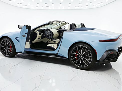 Used 2022 Aston Martin V8 Vantage Roadster RWD image 5