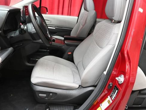 Certified 2024 Toyota Sienna LE w/ LE Plus Package image 2