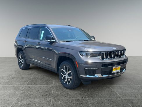 Used 2025 Jeep Grand Cherokee L Limited image 7