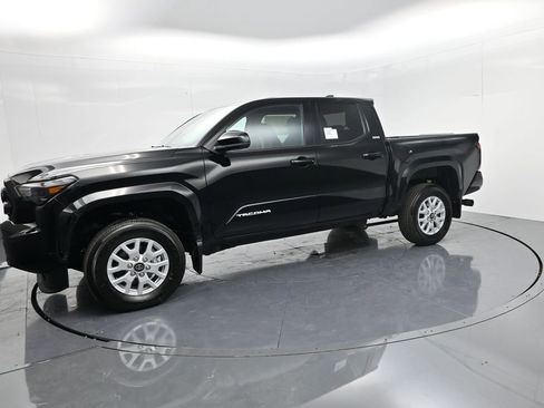 Used 2025 Toyota Tacoma SR5 AWD/4WD image 4