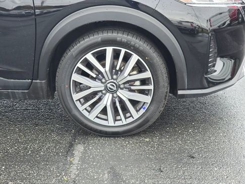 Used 2024 Nissan Kicks SV image 2