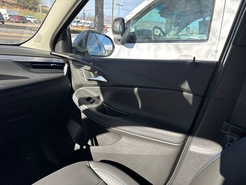 Used 2025 Buick Encore GX Sport Touring image 35