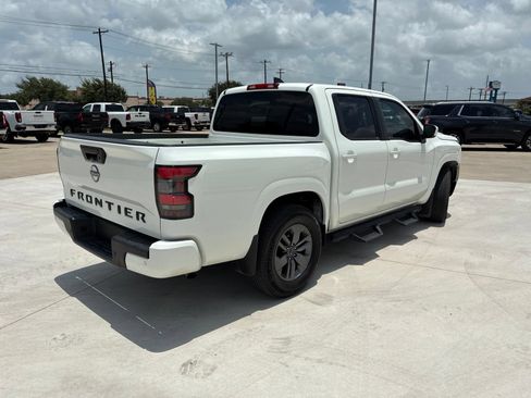 Used 2025 Nissan Frontier SV RWD image 3