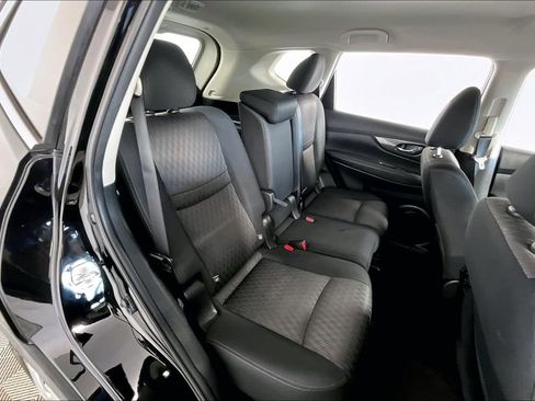 Used 2018 Nissan Rogue S image 27