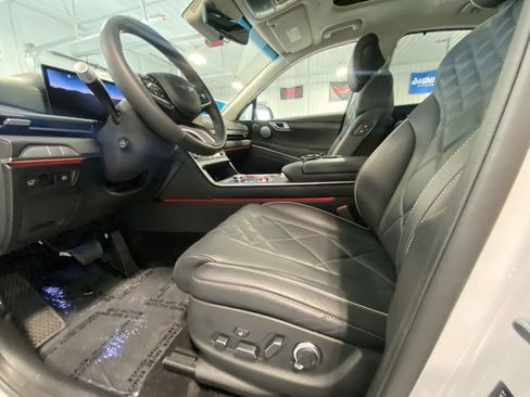 Used 2025 Genesis GV80 3.5T Prestige AWD/4WD image 9