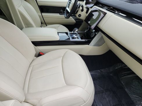 Used 2023 Land Rover Range Rover SE AWD/4WD image 3