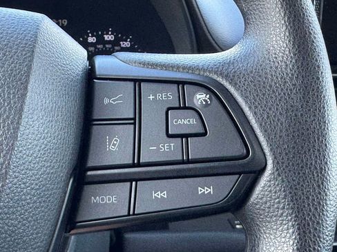 Used 2025 Toyota Sienna LE w/ LE Plus Package AWD/4WD image 17