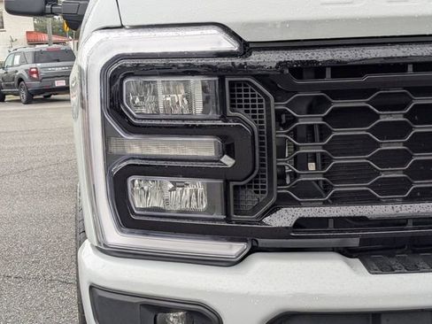 Used 2025 Ford F250 Lariat w/ Black Appearance Package image 10
