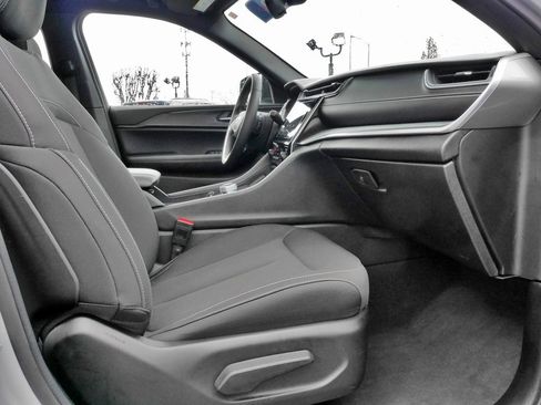 Used 2024 Jeep Grand Cherokee Laredo X w/ Luxury Tech Group I image 12