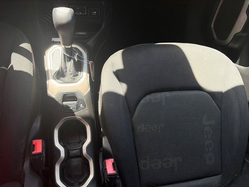 Used 2017 Jeep Renegade Sport w/ Power & Air Group FWD image 15