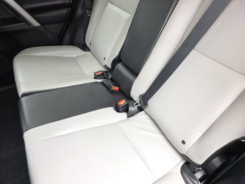Used 2018 Toyota RAV4 XLE FWD image 14