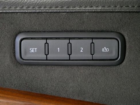 Used 2020 Cadillac Escalade ESV Premium Luxury AWD/4WD image 19