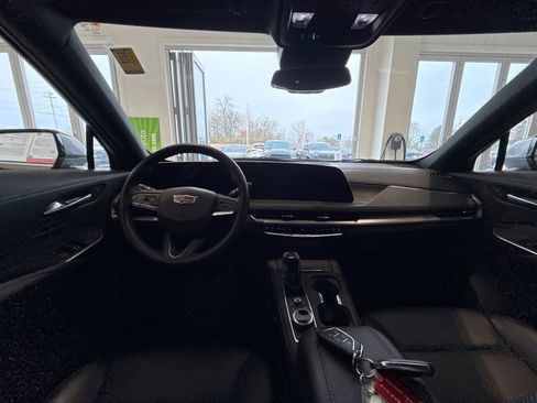 Used 2025 Cadillac XT4 Premium Luxury image 13