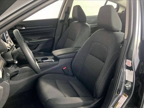 Used 2025 Nissan Altima 2.5 SV FWD image 22