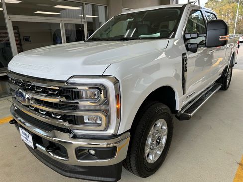New 2026 Ford F250 XLT w/ XLT Premium Package AWD/4WD image 3