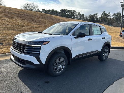 New 2026 Nissan Kicks S image 2