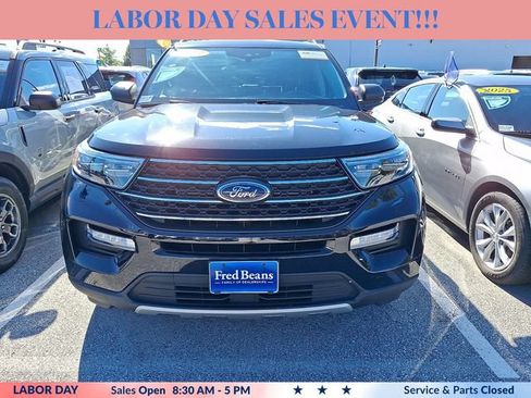 Used 2023 Ford Explorer XLT w/ Equipment Group 202A AWD/4WD image 2