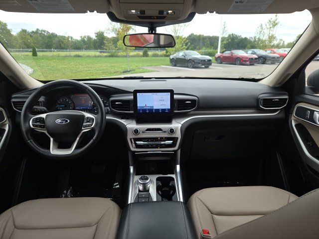 Used 2023 Ford Explorer XLT w/ Equipment Group 202A AWD/4WD image 21