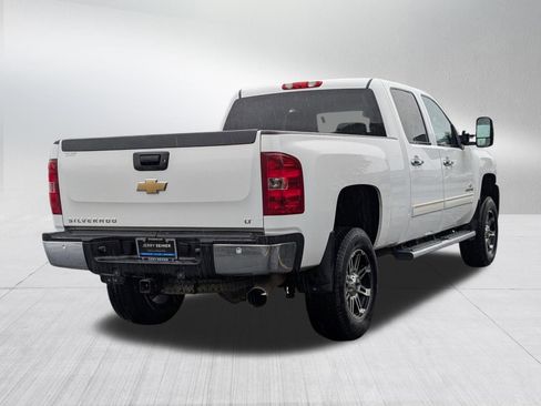Used 2010 Chevrolet Silverado 2500 LT w/ Interior Plus Package AWD/4WD image 5