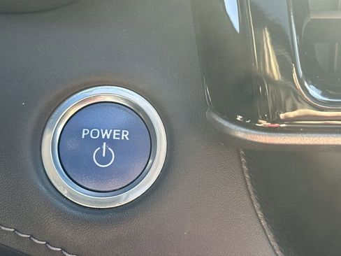 Used 2021 Toyota Highlander XLE image 16