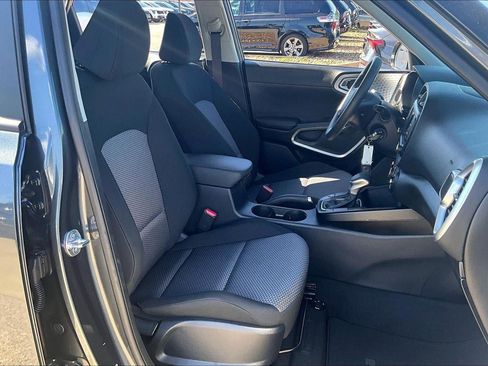 Used 2025 Kia Soul LX w/ LX Technology Package FWD image 29