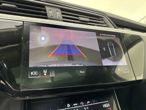 Used 2021 Audi e-tron Premium w/ Convenience Plus Package image 9