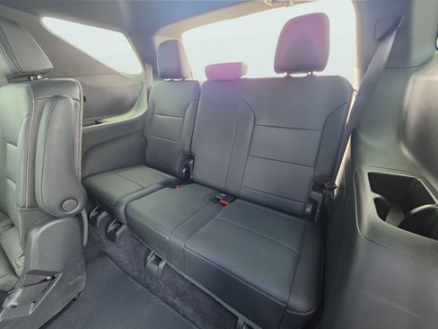 Used 2025 Chevrolet Traverse LT FWD image 20