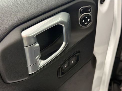 Used 2024 Jeep Wrangler Sahara AWD/4WD image 17