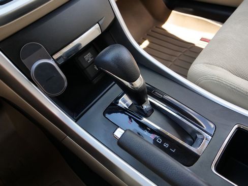 Used 2015 Honda Accord EX image 16