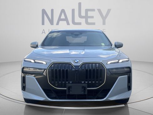 Used 2025 BMW 760i xDrive w/ Premium Package AWD/4WD image 6