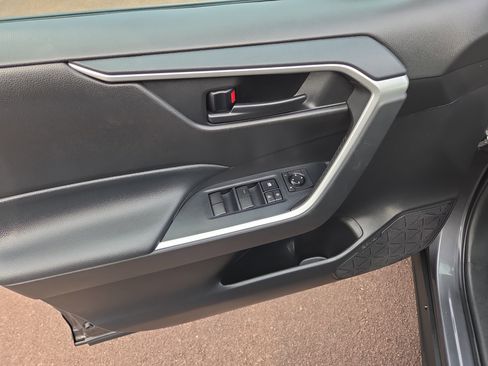 Used 2022 Toyota RAV4 LE image 14