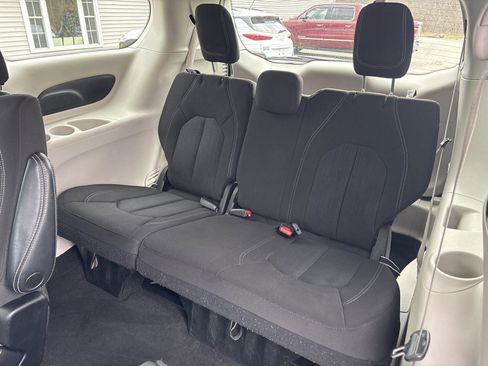 Used 2023 Chrysler Voyager LX image 19