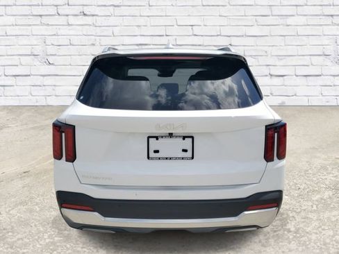 Used 2024 Kia Sorento S w/ Panoramic Sunroof Package FWD image 3