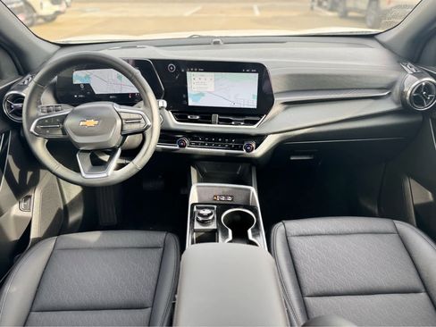 Used 2026 Chevrolet Equinox LT w/ Convenience Package II image 12