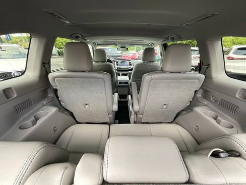 Used 2017 Toyota Highlander Limited AWD/4WD image 25